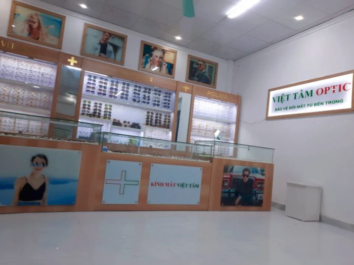 Hệ thống máy đo mắt tiên tiến tại Việt Tâm Optics