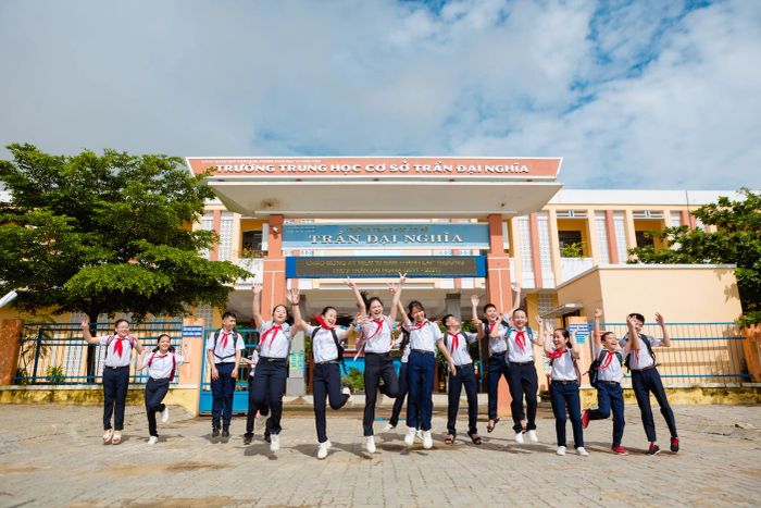 Hình ảnh khuôn viên xanh mát của Trường THCS Trần Đại Nghĩa