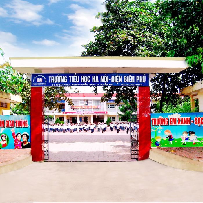 Khuôn viên rộng rãi Trường Tiểu học Hà Nội - Điện Biên Phủ