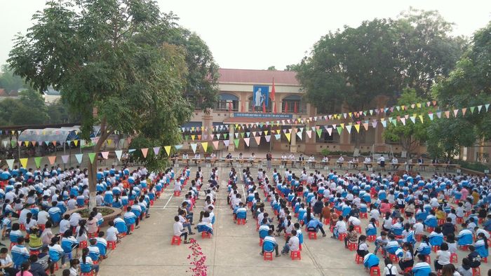 Khuôn viên xanh mát Trường Tiểu học Noong Bua