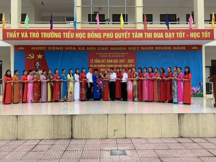 Hình ảnh Trường Tiểu học Đồng Phú - Khuôn viên xanh - sạch - đẹp với dãy nhà cao tầng khang trang, sân chơi rộng rãi