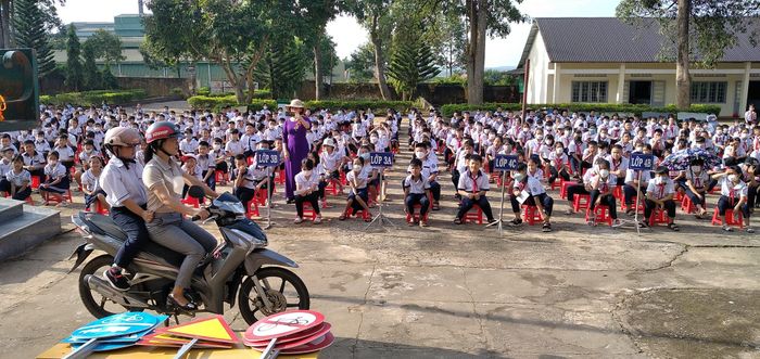 Giờ học ngoại khóa đầy hứng khởi tại Trường Tiểu học Nguyễn Huệ