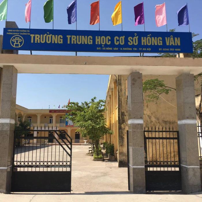 Khuôn viên xanh mát của THCS Hồng Vân