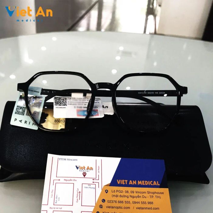 Hình ảnh showroom sang trọng của Việt An Optics