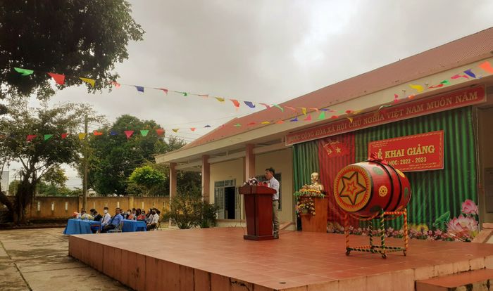 Hình ảnh thư viện hiện đại và các hoạt động ngoại khóa sôi nổi tại Trường THCS Chu Văn An