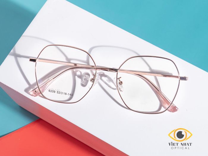 Không gian trưng bày sang trọng tại Việt Nhật Optical