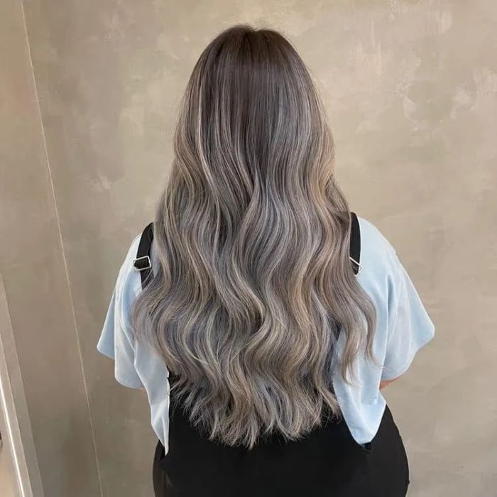 Hình ảnh phong cách làm việc chuyên nghiệp tại Hair Salon Cường Kun