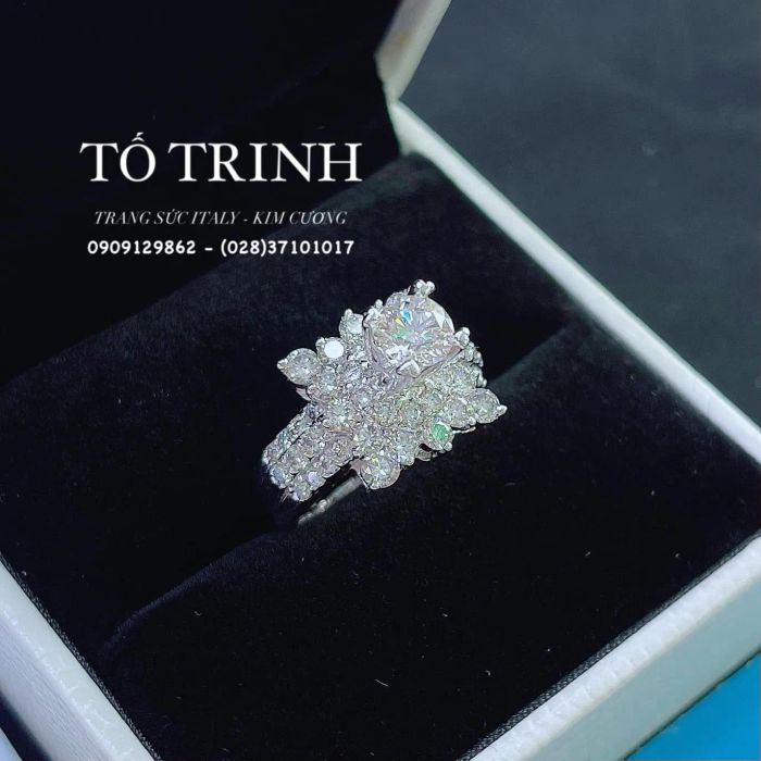 Không gian trưng bày tinh tế và sang trọng tại Tố Trinh Jewelry