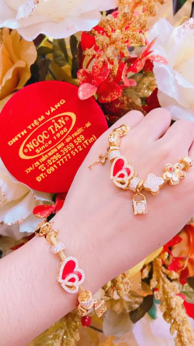 Không gian sang trọng tại Tiệm Vàng Ngọc Tản