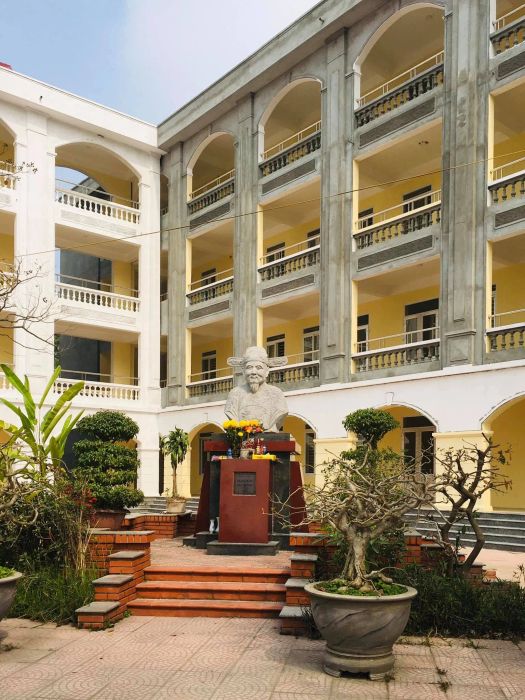 Trường THPT Phùng Khắc Khoan Hình 1