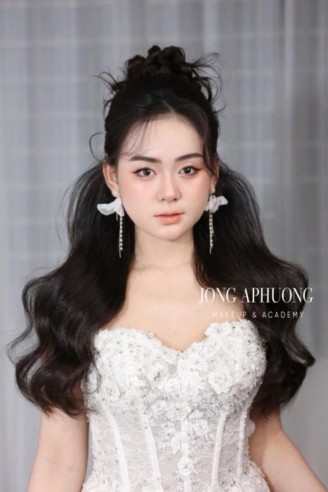 Tuyệt tác trang điểm cô dâu đầy mê hoặc từ Jong APhương Makeup