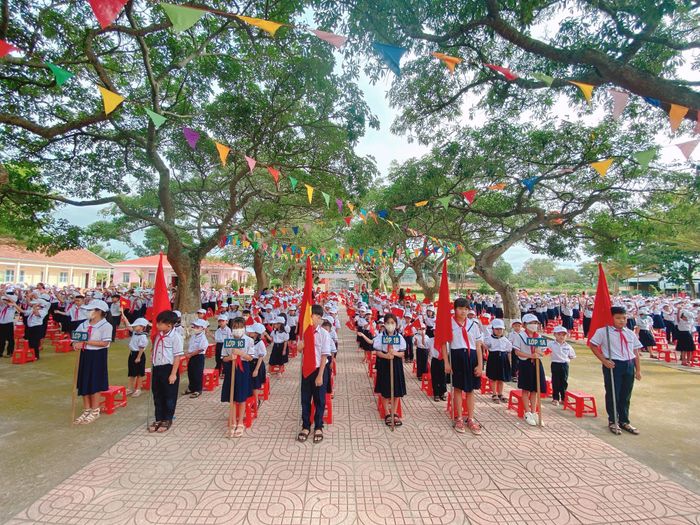 Giờ học ngoại khóa đầy sôi động tại Trường Tiểu học Lê Văn Tám