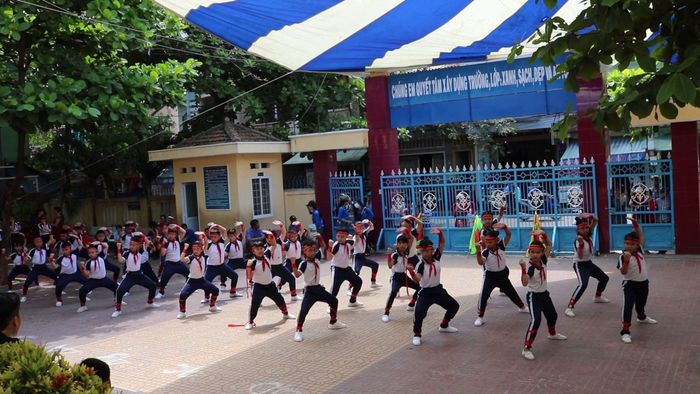Giờ học sôi nổi trong lớp học khang trang tại Trường Tiểu học Lê Hồng Phong
