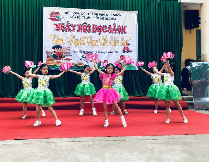 Tiết học sáng tạo cùng giáo viên tại Trường Tiểu học Ngô Mây