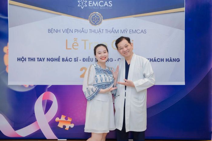 Hình ảnh Bác sĩ Phạm Xuân Khiêm trong phòng phẫu thuật