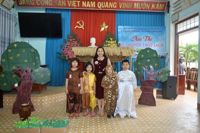 Khuôn viên tràn ngập nắng vàng tại Trường Tiểu học Kim Đồng