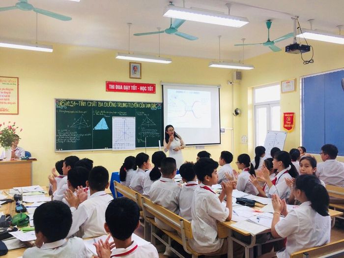 Hình ảnh Trường THCS Yên Sở - Khuôn viên xanh mát