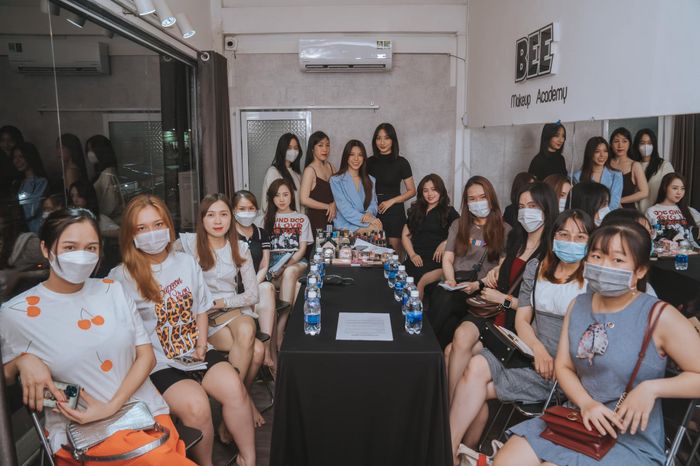 Bee Makeup & Academy hình ảnh 1