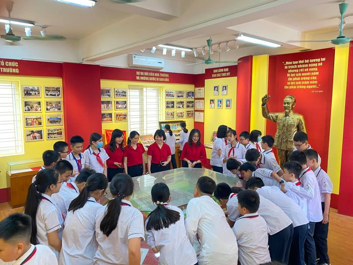 Hình ảnh Trường THCS Thịnh Liệt - Sân trường xanh mát