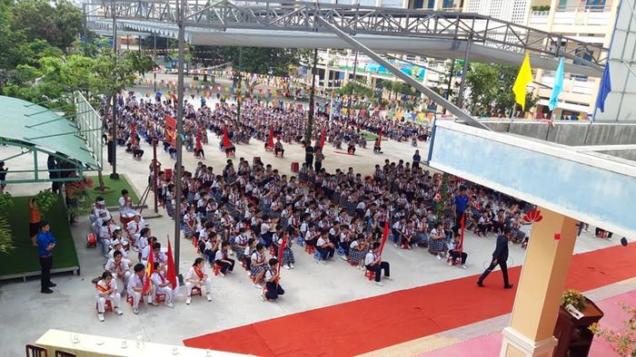 Khuôn viên xanh mát với những nụ cười trẻ thơ tại Trường Tiểu học Nguyễn Văn Cừ