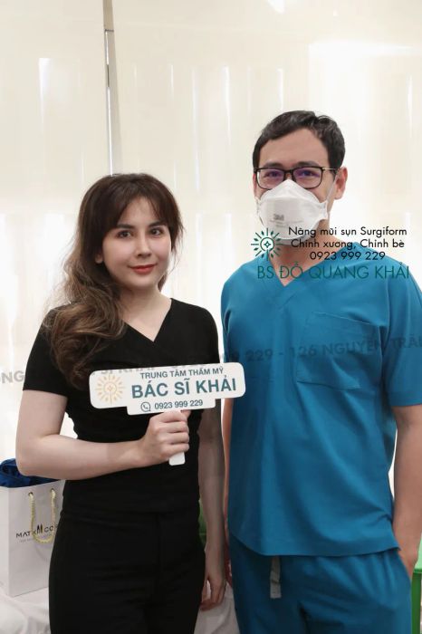 Hình ảnh Bác sĩ Đỗ Quang Khải trong phòng phẫu thuật