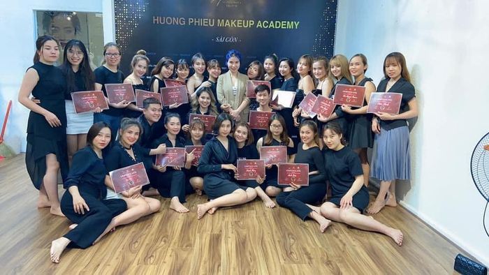 Buổi thực hành make-up cô dâu tại Kim Cúc Wedding