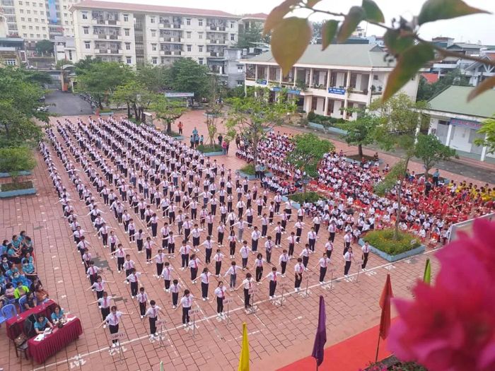 Khuôn viên Trường Tiểu học Trưng Vương xanh - sạch - đẹp