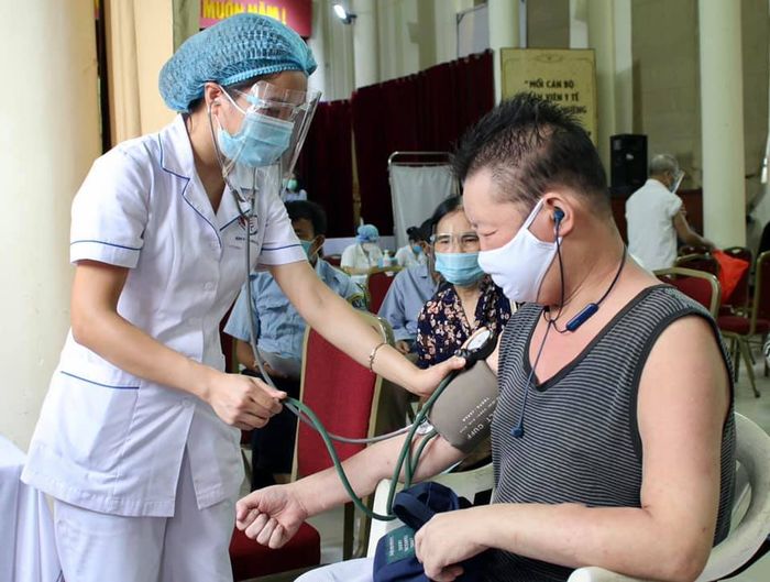 Bệnh viện Đa khoa Đống Đa - hình ảnh thứ hai khắc họa không gian khám chữa bệnh hiện đại với hệ thống phòng khám được bố trí khoa học, mang lại sự thoải mái tối đa cho bệnh nhân.