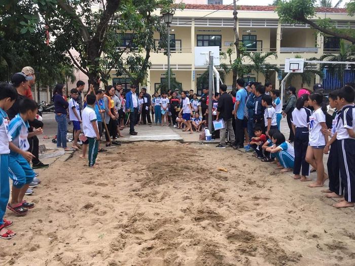 Giờ học ngoại khóa đầy sôi động của học sinh Trường Tiểu học Lê Lợi