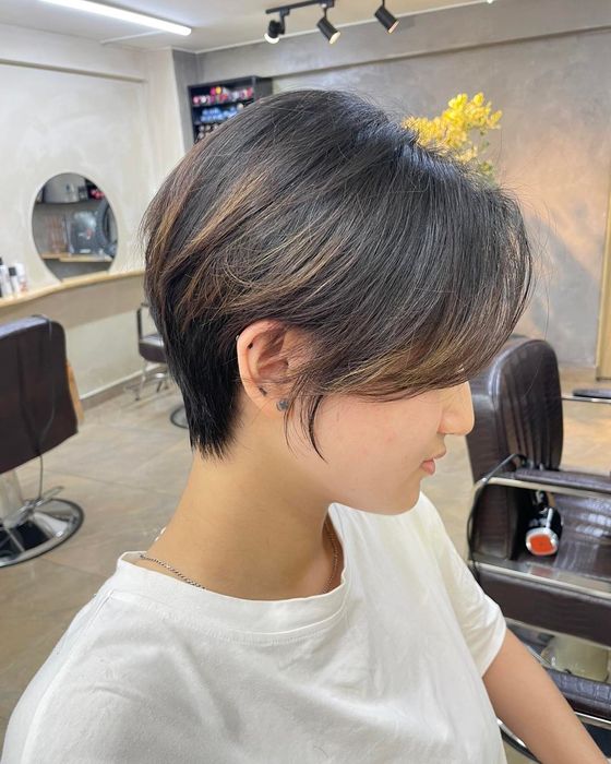 Không gian sang trọng và phong cách làm việc chuyên nghiệp tại Khang Hair Salon