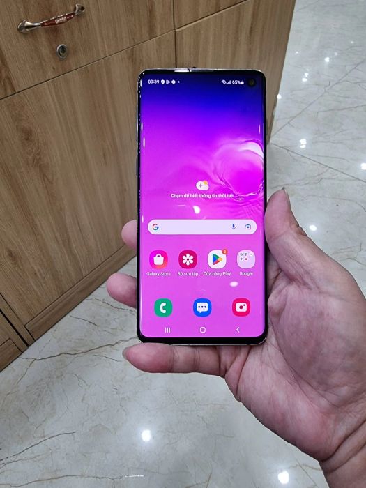 Hình ảnh đội ngũ kỹ thuật viên tay nghề cao tại Quang Vinh Mobile