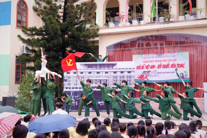 Hình ảnh sinh động về môi trường học tập tại Trường Văn Lang