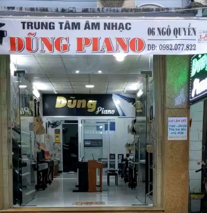 Góc trưng bày tinh tế của Dũng Piano