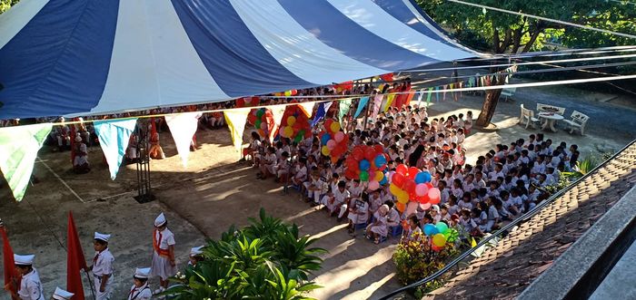 Khuôn viên xanh mát với những nụ cười trẻ thơ tại Trường Tiểu học Nguyễn Khuyến