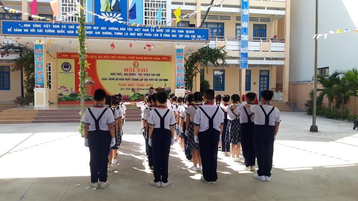 Giờ học ngoài trời đầy sáng tạo tại Trường Tiểu học Nguyễn Văn Cừ