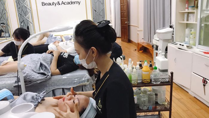 Hình ảnh quy trình trị liệu cao cấp tại Royal Spa Hải Phòng