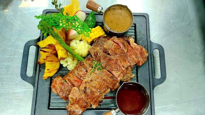 Không gian ấm cúng với những món ngon đặc sắc tại Nhà hàng Muối ớt