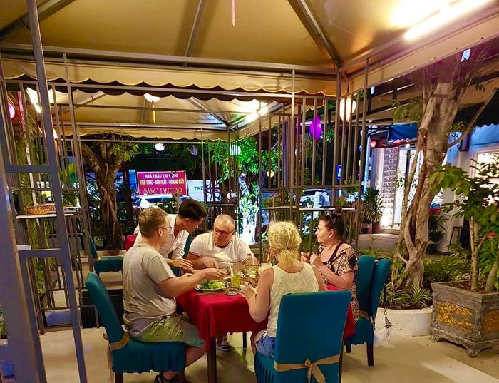 Hình ảnh không gian tiệc sinh nhật sang trọng được trang trí tinh tế tại Nhà Hàng Bảo Nguyên