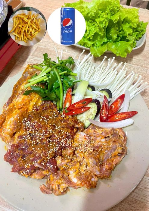 Không gian ấm cúng với view hồ tuyệt đẹp tại Phiểng Quán (Ảnh 1)