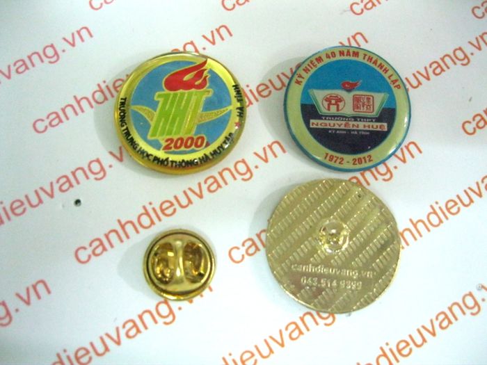 Bộ sưu tập huy hiệu nghệ thuật từ Cánh Diều Vàng