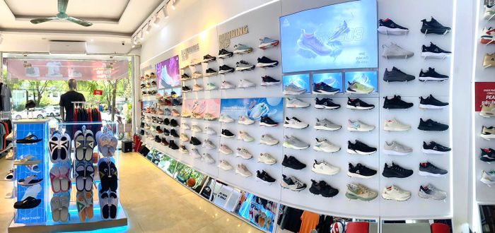 Bộ sưu tập giày thể thao đa năng tại PEAK STORE