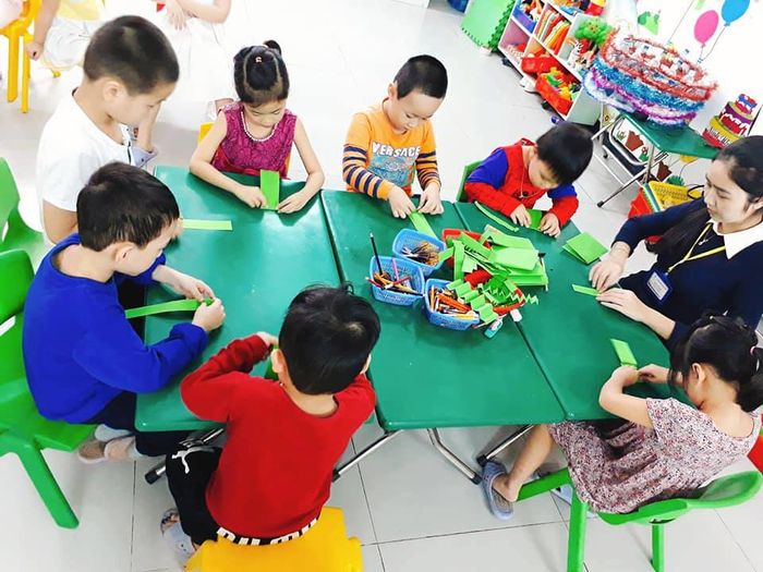Hoạt động vui chơi ngoài trời của các bé Mầm Non Đôrêmon