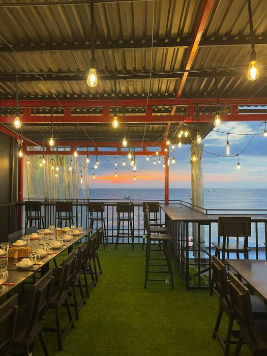 Hình ảnh không gian sang trọng với view biển thơ mộng tại Nhà Hàng NGON Phú Quốc