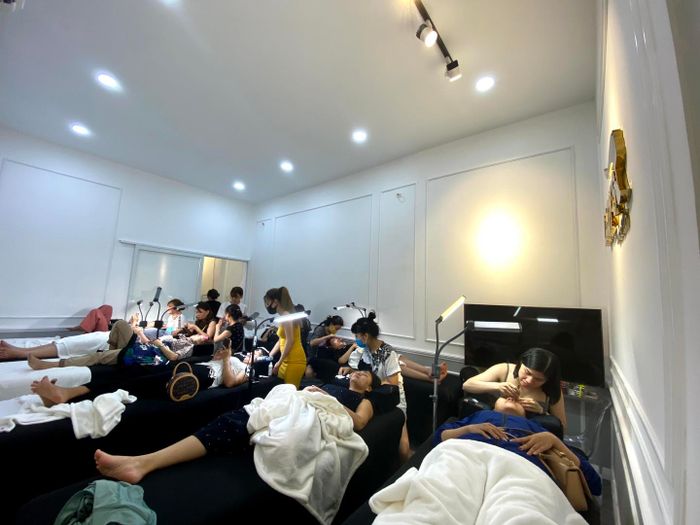 Không gian học tập hiện đại tại Linh's Eyelash