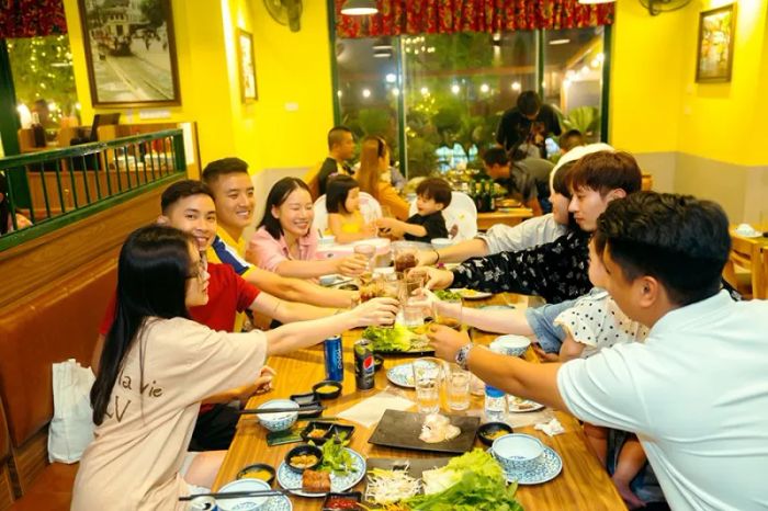 [Hình ảnh] Bò Tơ Quán Mộc - Không gian phố xưa và những món bò đặc sản