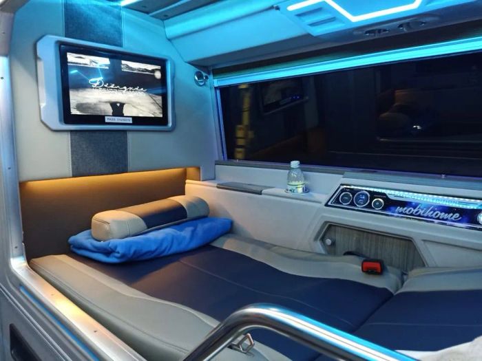 Khoang lái hiện đại của xe Limousine Phúc An