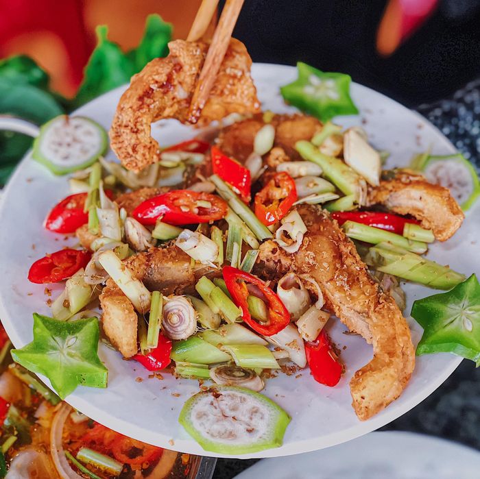 Nồi lẩu cá tầm thơm ngon bốc khói tại Ngư Sơn - Ảnh 2