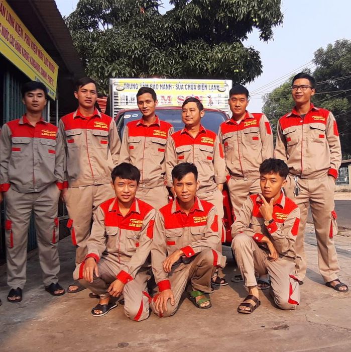 Hình ảnh đội ngũ kỹ thuật viên chuyên nghiệp tại Điện lạnh Lâm Sơn