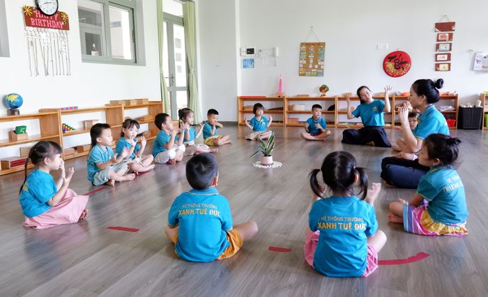 Giờ học Montessori sáng tạo tại Mầm Non Xanh Tuệ Đức