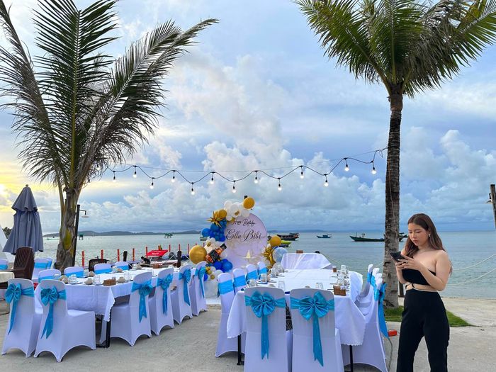 Hình ảnh không gian nhà hàng sang trọng với view biển tuyệt đẹp tại Gió Biển Phú Quốc